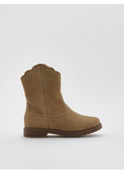 Reserved - Zamszowe botki - brązowy ze sklepu Reserved w kategorii Buty zimowe dziecięce - zdjęcie 188104295