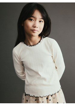 Reserved - Prążkowana koszulka - złamana biel ze sklepu Reserved w kategorii Bluzki dziewczęce - zdjęcie 188105816