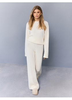 Mohito - Swetrowe spodnie - kremowy ze sklepu Mohito w kategorii Spodnie damskie - zdjęcie 188106105