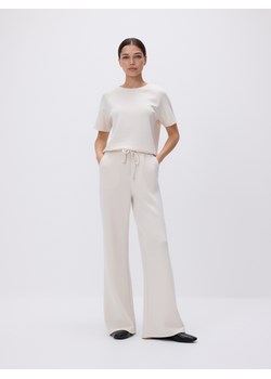 Reserved - Spodnie z szeroką nogawką - beżowy ze sklepu Reserved w kategorii Spodnie damskie - zdjęcie 188106228