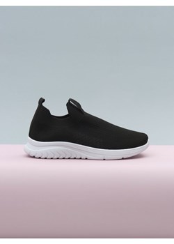 Sinsay - Wsuwane sneakersy - czarny ze sklepu Sinsay w kategorii Buty sportowe damskie - zdjęcie 188106735