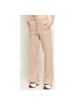 GUESS ACTIVE Spodnie dzianinowe URSULA | Relaxed fit ze sklepu Gomez Fashion Store w kategorii Spodnie damskie - zdjęcie 188108775