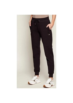 EA7 Spodnie jogger | Regular Fit ze sklepu Gomez Fashion Store w kategorii Spodnie damskie - zdjęcie 188109828