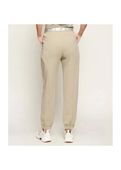 EA7 Spodnie jogger | Regular Fit ze sklepu Gomez Fashion Store w kategorii Spodnie damskie - zdjęcie 188109867