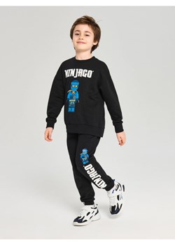 Sinsay - Spodnie dresowe jogger z nadrukiem Lego Ninjago - czarny ze sklepu Sinsay w kategorii Spodnie chłopięce - zdjęcie 188111958