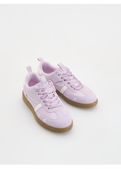 Reserved - Trampki z imitacji skóry - lawendowy ze sklepu Reserved w kategorii Trampki dziecięce - zdjęcie 188113176