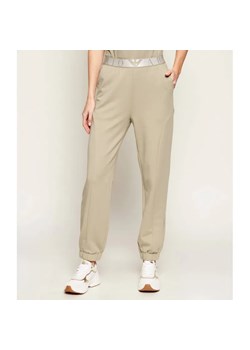 EA7 Spodnie jogger | Regular Fit ze sklepu Gomez Fashion Store w kategorii Spodnie damskie - zdjęcie 188114408