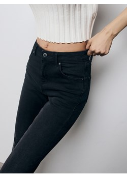 Reserved - Jeansy slim mid rise - czarny ze sklepu Reserved w kategorii Jeansy damskie - zdjęcie 188114636