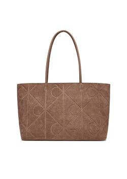 Calvin Klein Torebka Emblem Aop Embossed Suede Tote LV04F3334G Beżowy ze sklepu MODIVO w kategorii Torby Shopper bag - zdjęcie 188115137