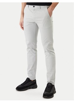 BOSS Spodnie materiałowe Chino 50510933 Szary Regular Fit ze sklepu MODIVO w kategorii Spodnie męskie - zdjęcie 188115145