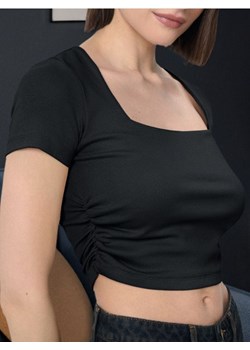 Sinsay - Bluzka z lekkimi marszczeniami - czarny ze sklepu Sinsay w kategorii Bluzki damskie - zdjęcie 188116408