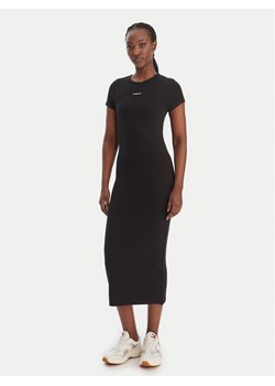 Tommy Jeans Sukienka codzienna DW0DW22339 Czarny Slim Fit ze sklepu MODIVO w kategorii Sukienki - zdjęcie 188118506