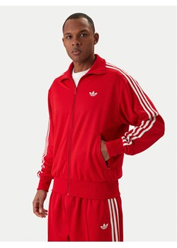 adidas Bluza adicolor Firebird KE0788 Czerwony Loose Fit ze sklepu MODIVO w kategorii Bluzy męskie - zdjęcie 188118597