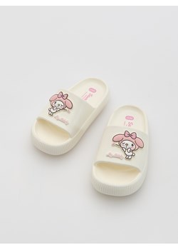Reserved - Lekkie klapki My Melody - biały ze sklepu Reserved w kategorii Klapki dziecięce - zdjęcie 188119919