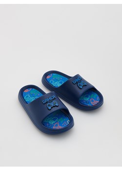 Reserved - Klapki z aplikacją - granatowy ze sklepu Reserved w kategorii Klapki dziecięce - zdjęcie 188119925