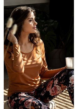 Piżama damska dwuczęściowa z kwiatowym wzorem Marie, Kolor karmelowy-wzór, Rozmiar S, Momenti per me ze sklepu Primodo w kategorii Piżamy damskie - zdjęcie 188121225