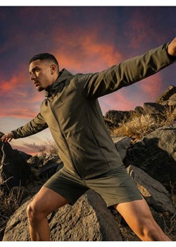 Sinsay - Wodoodporna kurtka softshell z kapturem - zielony ze sklepu Sinsay w kategorii Kurtki męskie - zdjęcie 188123847