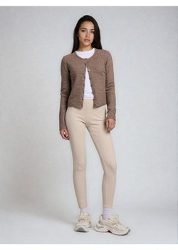 Sinsay - Prążkowane legginsy z gumką w pasie - kremowy ze sklepu Sinsay w kategorii Spodnie damskie - zdjęcie 188123898