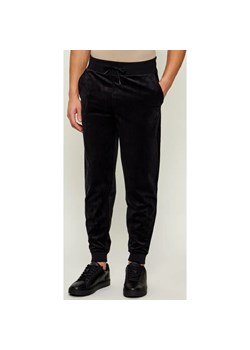 GUESS ACTIVE Spodnie dresowe COCHISE | Regular Fit ze sklepu Gomez Fashion Store w kategorii Spodnie męskie - zdjęcie 188126149