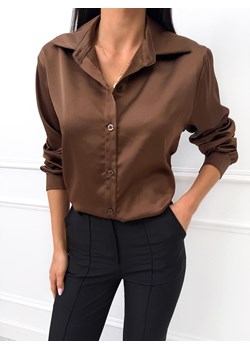 Czekoladowa Satynowa Koszula ze sklepu ModnaKiecka.pl w kategorii Koszule damskie - zdjęcie 188127556