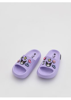 Reserved - Klapki z przypinkami Kuromi - lawendowy ze sklepu Reserved w kategorii Klapki dziecięce - zdjęcie 188134009