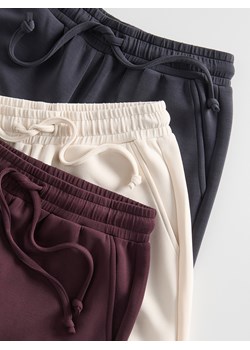 Reserved - Spodnie z szeroką nogawką - beżowy ze sklepu Reserved w kategorii Spodnie damskie - zdjęcie 188134546