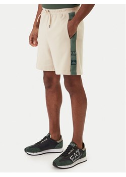 EA7 Emporio Armani Szorty sportowe 7M001501 AF12660 Beżowy Regular Fit ze sklepu MODIVO w kategorii Spodenki męskie - zdjęcie 188137878