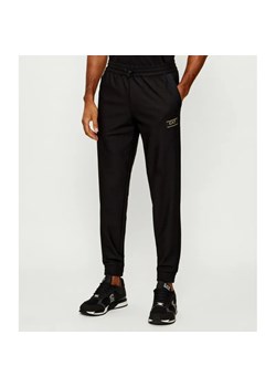 EA7 Spodnie dresowe | Slim Fit ze sklepu Gomez Fashion Store w kategorii Spodnie męskie - zdjęcie 188138927