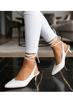 Białe czółenka na niskim obcasie Lace Up /B3-2 12206 T390/ ze sklepu Pantofelek24.pl w kategorii Czółenka - zdjęcie 188141378