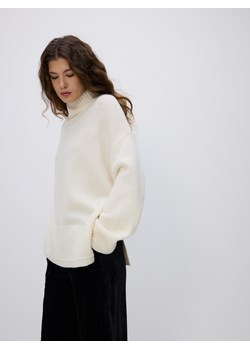 Reserved - Wełniany sweter z golfem - złamana biel ze sklepu Reserved w kategorii Swetry damskie - zdjęcie 188143607