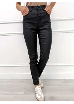 Czarne Woskowane Spodnie ze sklepu ModnaKiecka.pl w kategorii Spodnie damskie - zdjęcie 188144869