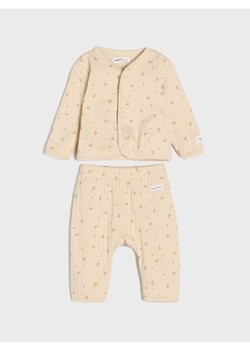 Sinsay - Pikowany komplet niemowlęcy z ozdobną lamówką - kremowy ze sklepu Sinsay w kategorii Komplety niemowlęce - zdjęcie 188151425