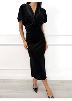 Czarna Welurowa Sukienka z Głębokim Dekoltem ze sklepu ModnaKiecka.pl w kategorii Sukienki - zdjęcie 188151737