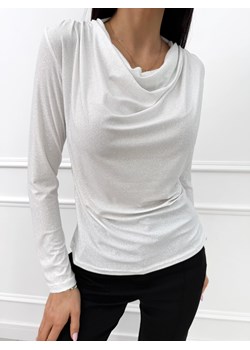 Kremowa Połyskująca Bluzka z Lejącym Dekoltem ze sklepu ModnaKiecka.pl w kategorii Bluzki damskie - zdjęcie 188151765