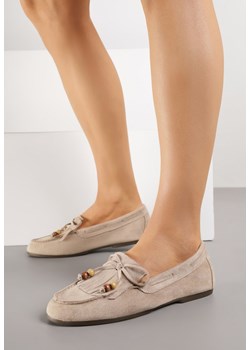 Ciemnobeżowe Mokasyny z Koralikami Kokardą i Frędzlami Nahda ze sklepu renee.pl w kategorii Mokasyny damskie - zdjęcie 188154087