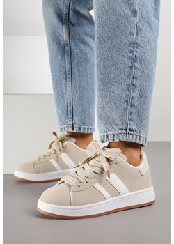 Beżowo-Białe Sneakersy z Ozdobnymi Naszywkami z Boku Galdexis ze sklepu born2be.pl w kategorii Buty sportowe damskie - zdjęcie 188154435