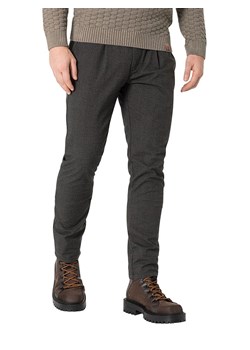 Timezone Spodnie chino "Charly" - Regular fit - w kolorze szarym ze sklepu Limango Polska w kategorii Spodnie męskie - zdjęcie 188158936