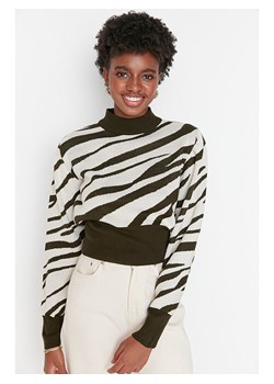 trendyol Sweter w kolorze oliwkowo-białym ze sklepu Limango Polska w kategorii Swetry damskie - zdjęcie 188165785