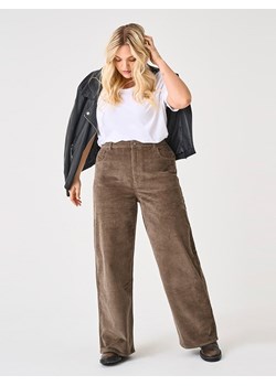 ONLY Carmakoma Spodnie sztruksowe w kolorze jasnobrązowym ze sklepu Limango Polska w kategorii Spodnie damskie - zdjęcie 188166419
