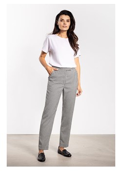 Awama Spodnie chino w kolorze białym ze sklepu Limango Polska w kategorii Spodnie damskie - zdjęcie 188201746