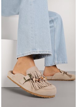 Ciemnobeżowe Klapki na Grubej Podeszwie z Frędzlami Klamrami i Koralikami Glysnell ze sklepu born2be.pl w kategorii Klapki damskie - zdjęcie 188219059