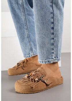Jasnobrązowe Klapki na Grubej Podeszwie z Frędzlami Klamrami i Koralikami Glysnell ze sklepu born2be.pl w kategorii Klapki damskie - zdjęcie 188219068