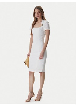 Marciano Guess Sukienka koktajlowa 6RGK12 7357A Biały Regular Fit ze sklepu MODIVO w kategorii Sukienki - zdjęcie 188220036
