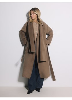 Reserved - Płaszcz handmade z odpinanym szalem - beżowy ze sklepu Reserved w kategorii Płaszcze damskie - zdjęcie 188221115
