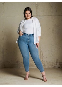 Sinsay - Spodnie jeansowe skinny Plus Size - niebieski ze sklepu Sinsay w kategorii Jeansy damskie - zdjęcie 188221305