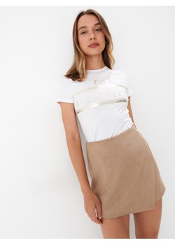 Mohito - Biały t-shirt z aplikacją z aplikacją - biały ze sklepu Mohito w kategorii Bluzki damskie - zdjęcie 188229738