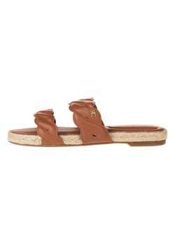 Tommy Hilfiger Shoes Skórzane klapki w kolorze jasnobrązowym ze sklepu Limango Polska w kategorii Klapki damskie - zdjęcie 188230655