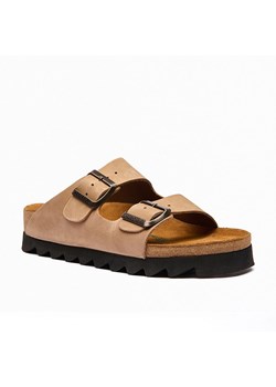 Comfortfusse Skórzane klapki "Troy" w kolorze beżowym ze sklepu Limango Polska w kategorii Klapki damskie - zdjęcie 188234035