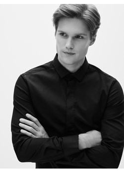 Reserved - Gładka koszula super slim fit - czarny ze sklepu Reserved w kategorii Koszule męskie - zdjęcie 188247446