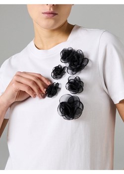 Sinsay - Bawełniana koszulka z kwiatami 3D - biały ze sklepu Sinsay w kategorii Bluzki damskie - zdjęcie 188248078